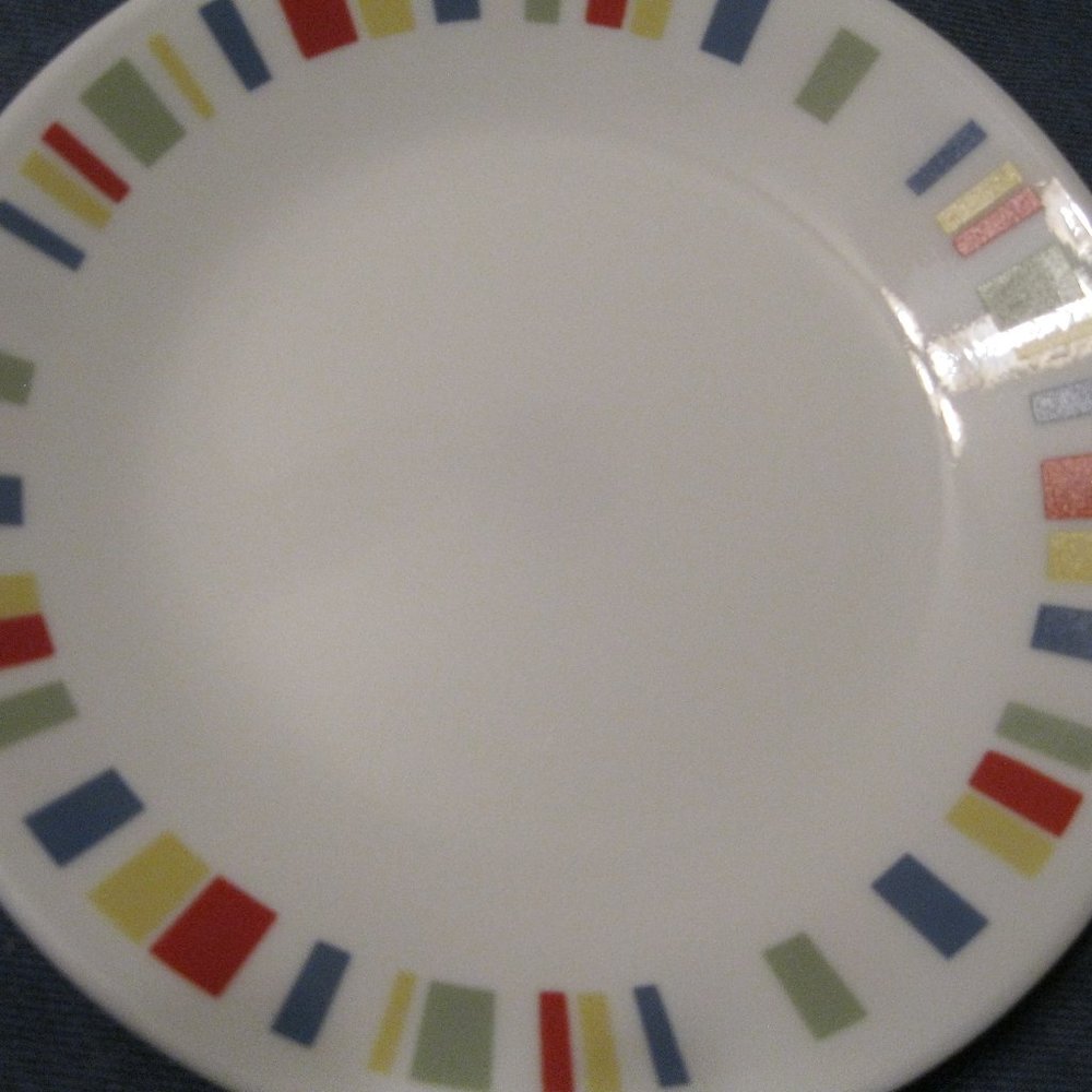 4 Corelle Plates - Small - Pattern Memphis